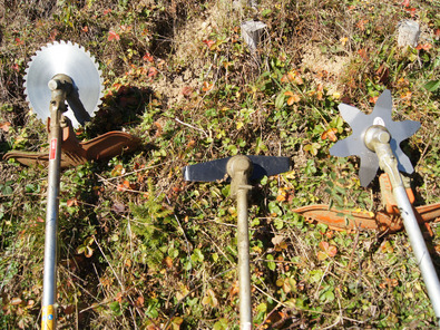 (c) FiBL Differenti tipi di lama per decespugliatore